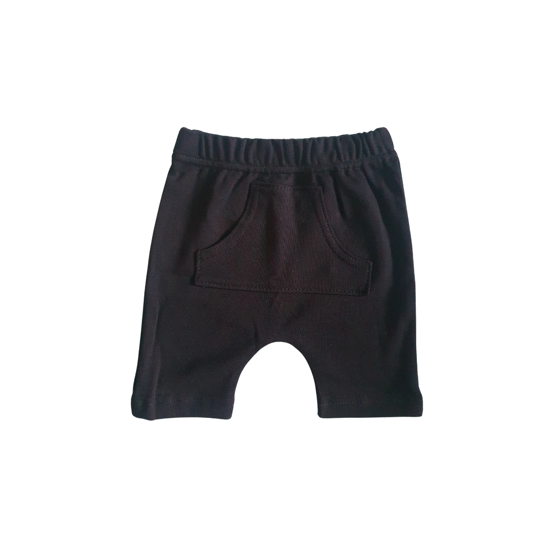 Deze leuke sweatshort kan je leuk combineren met onze leukste T-Shirts.