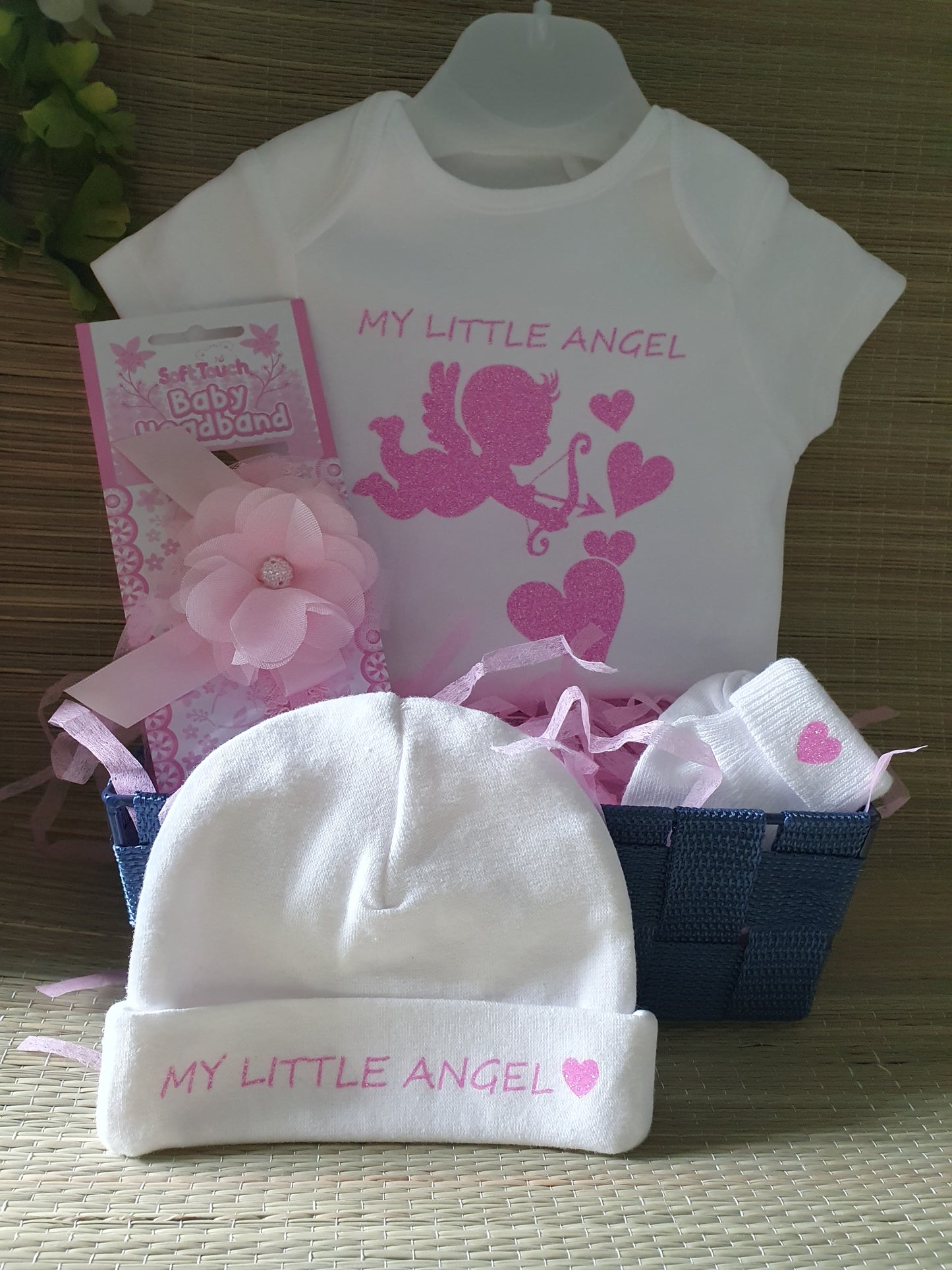 We hebben voor jou een super leuk kraamcadeau samengesteld! Mij little angel. Dit kraamcadeau heeft een glitter roze themakleur.
