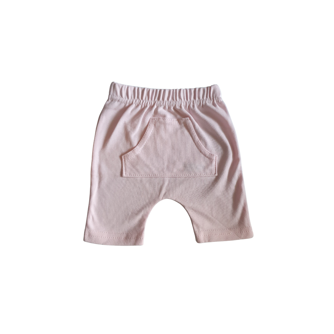 Deze leuke sweatshort kan je leuk combineren met onze leukste T-Shirts.
