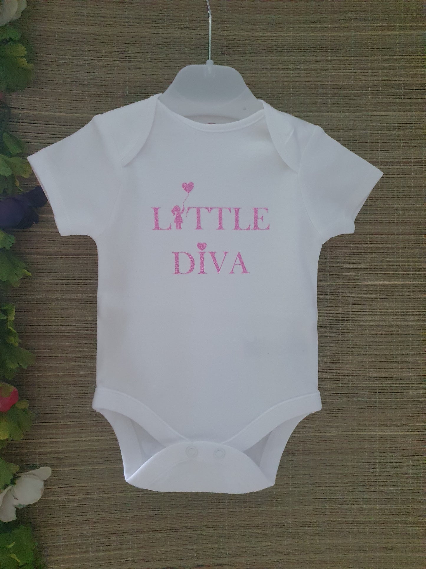 Babyromper little diva is een exclusief en uniek ontwerp van La-Niña