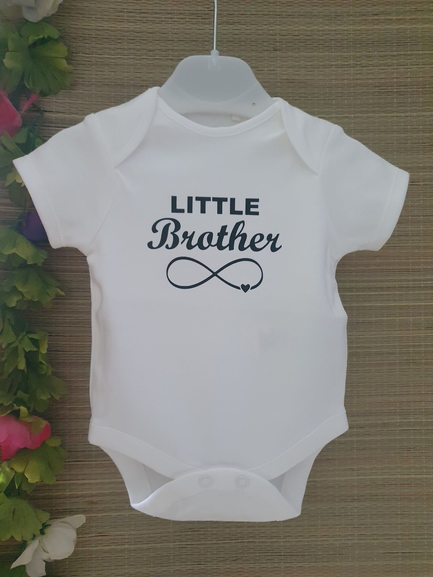 Babyromper little brother is een exclusief en uniek ontwerp van La-Niña.