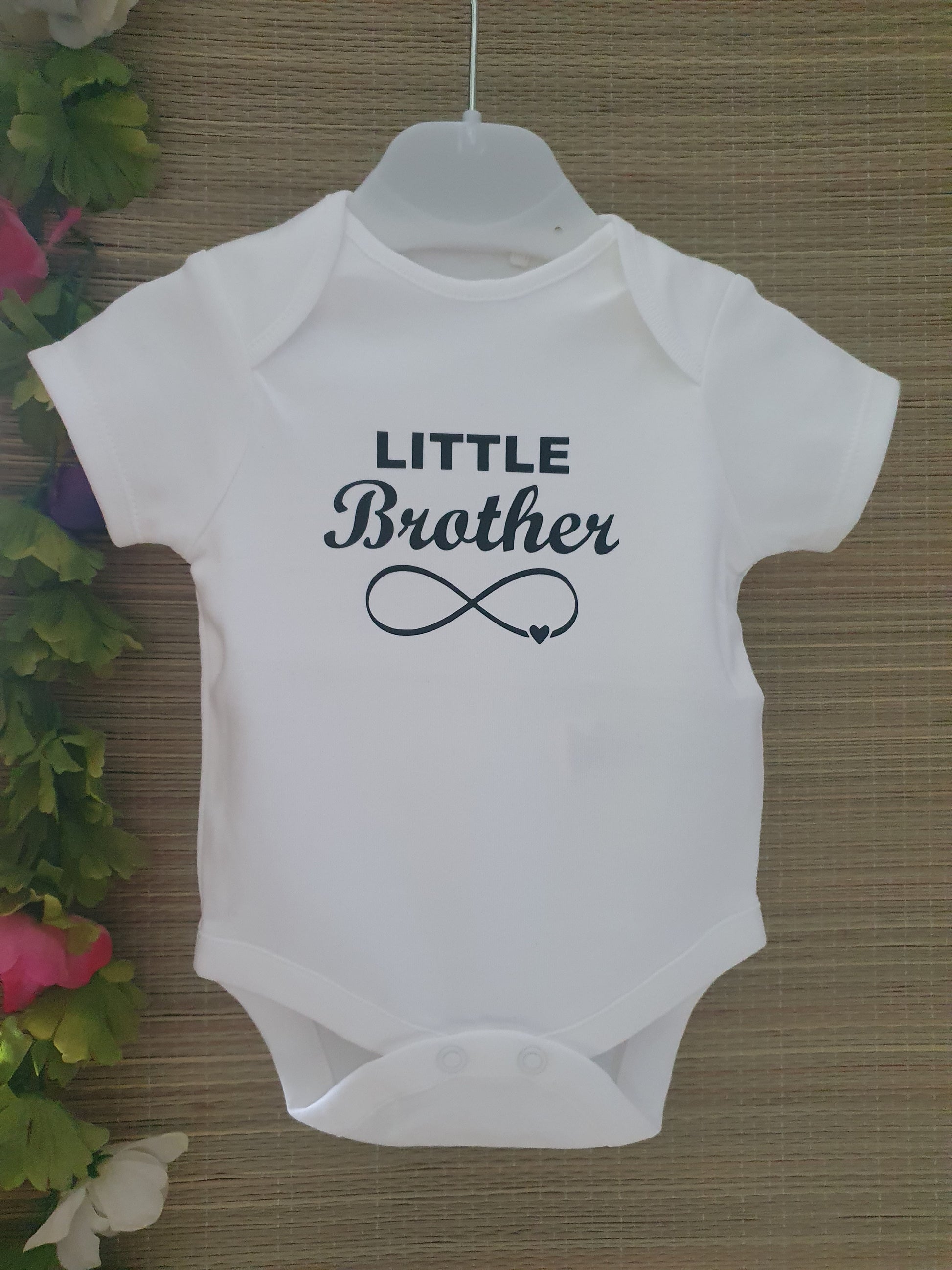 Babyromper little brother is een exclusief en uniek ontwerp van La-Niña.