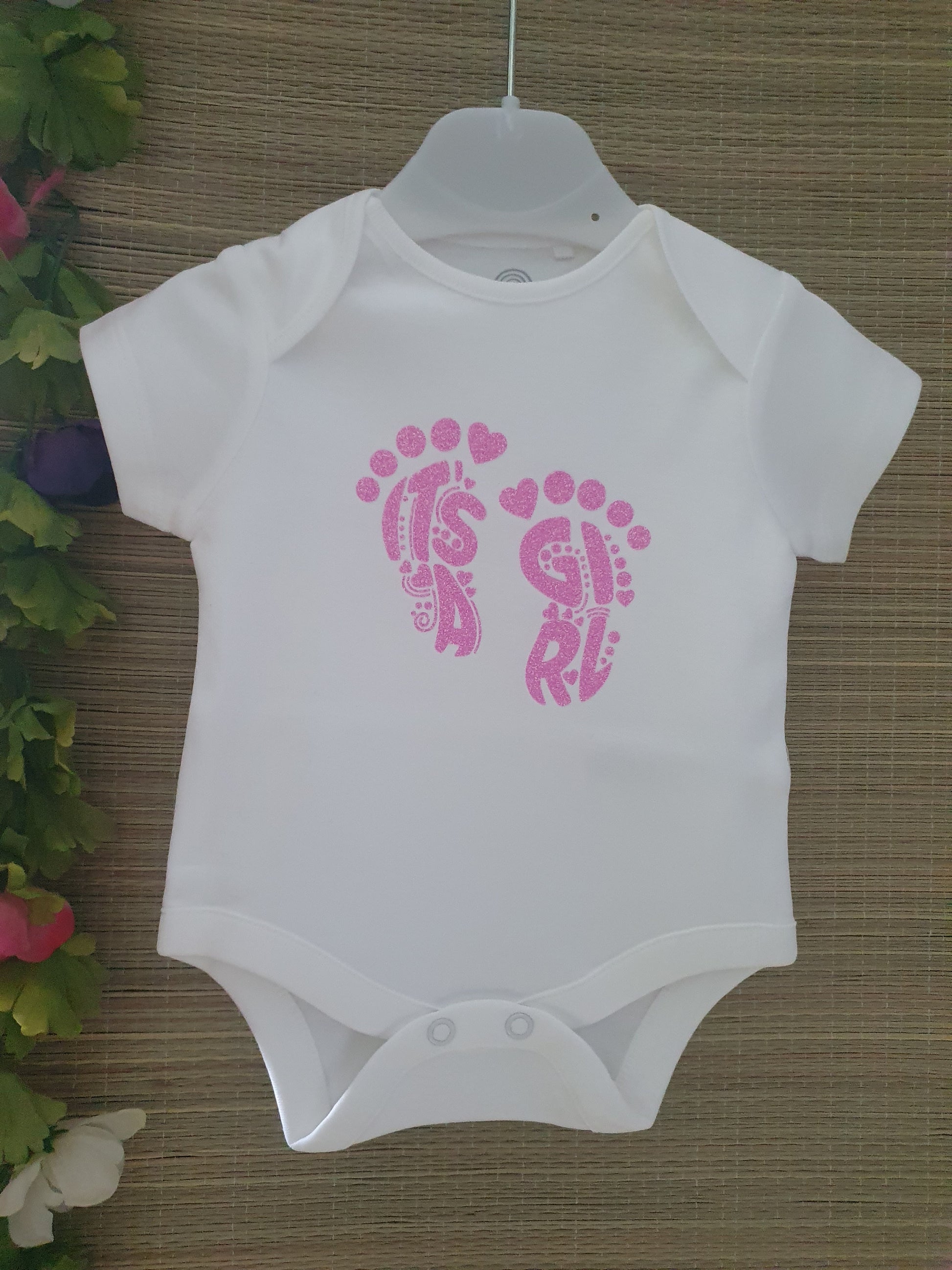 Babyromper It’s a Girl is een uniek design.